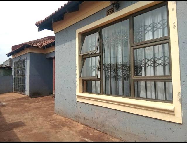 2 BEDROOM HOUSE FOR SALE IN ZONKEZIZWE